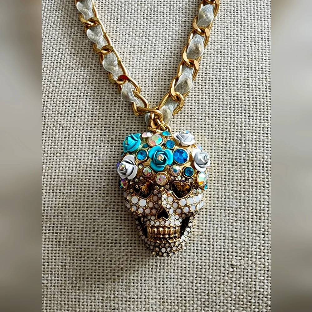 NWT Betsey Johnson sugar skull necklace
